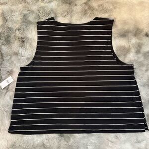 GAP Black & White Cropped Tank